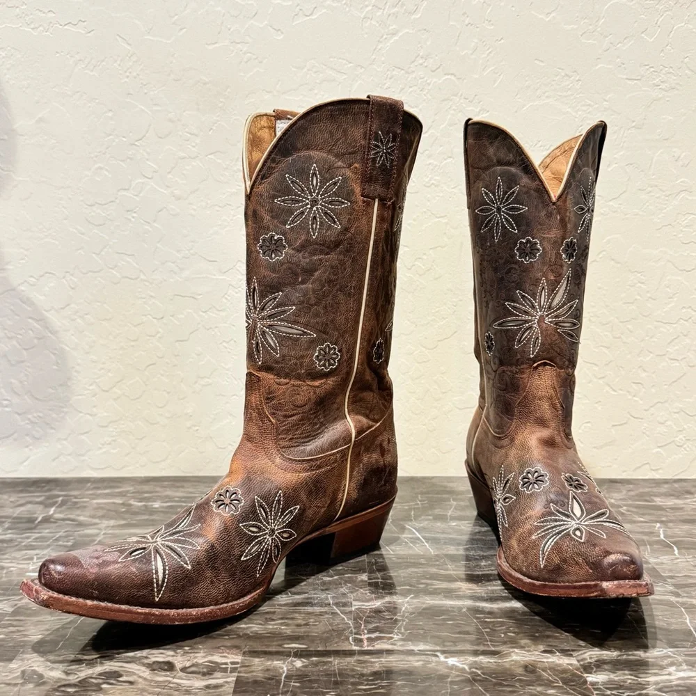 Shyanne Daisy Mae Leather Floral Overlay Cowboy Boots - Picture 14 of 14